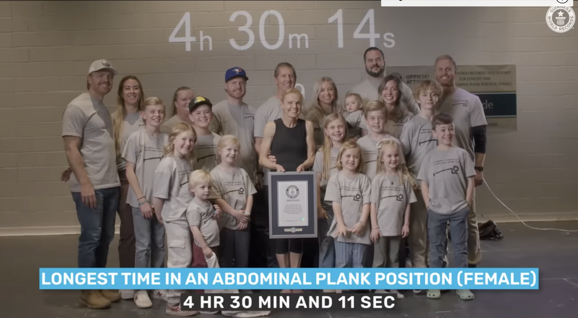 58-летняя учительница из Канады простояла в планке более 4 часов и побила мировой рекорд. Фото и видео