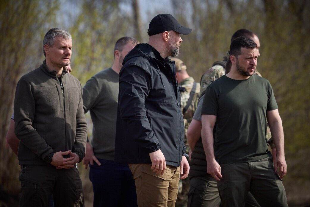 Зеленский проверил строительство фортификаций на Харьковщине. Видео