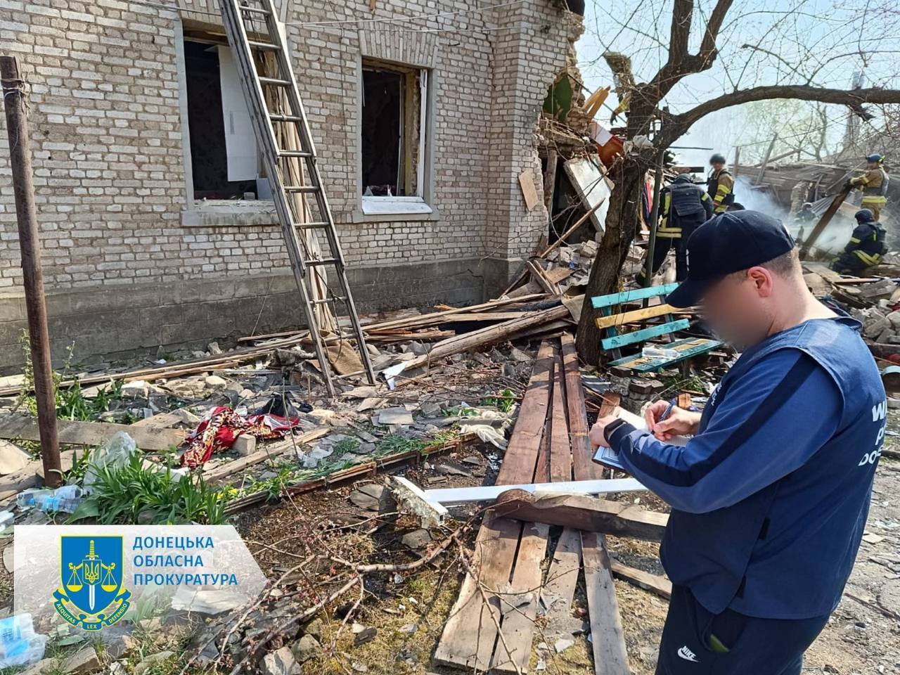 Серед жертв – мати і 12-річний син: росіяни вдарили по Костянтинівці на Донеччині, розбір завалів завершено. Фото