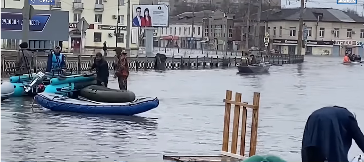 У Росії міста йдуть під воду і падають мости. Влада звинувачує мишей і місцевих жителів