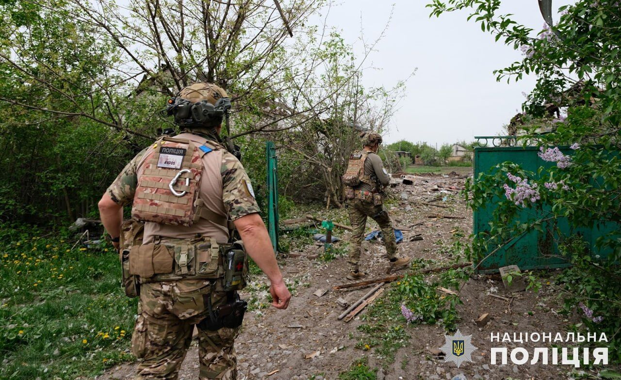 Старшему – 86: полицейским удалось эвакуировать людей из Новоалександровки в Донецкой области, несмотря на вражеский обстрел. Фото