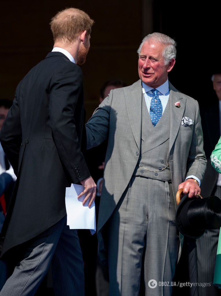Довіри більше немає. Які стосунки у Чарльза III та принца Гаррі, який планує навідатися до Великої Британії