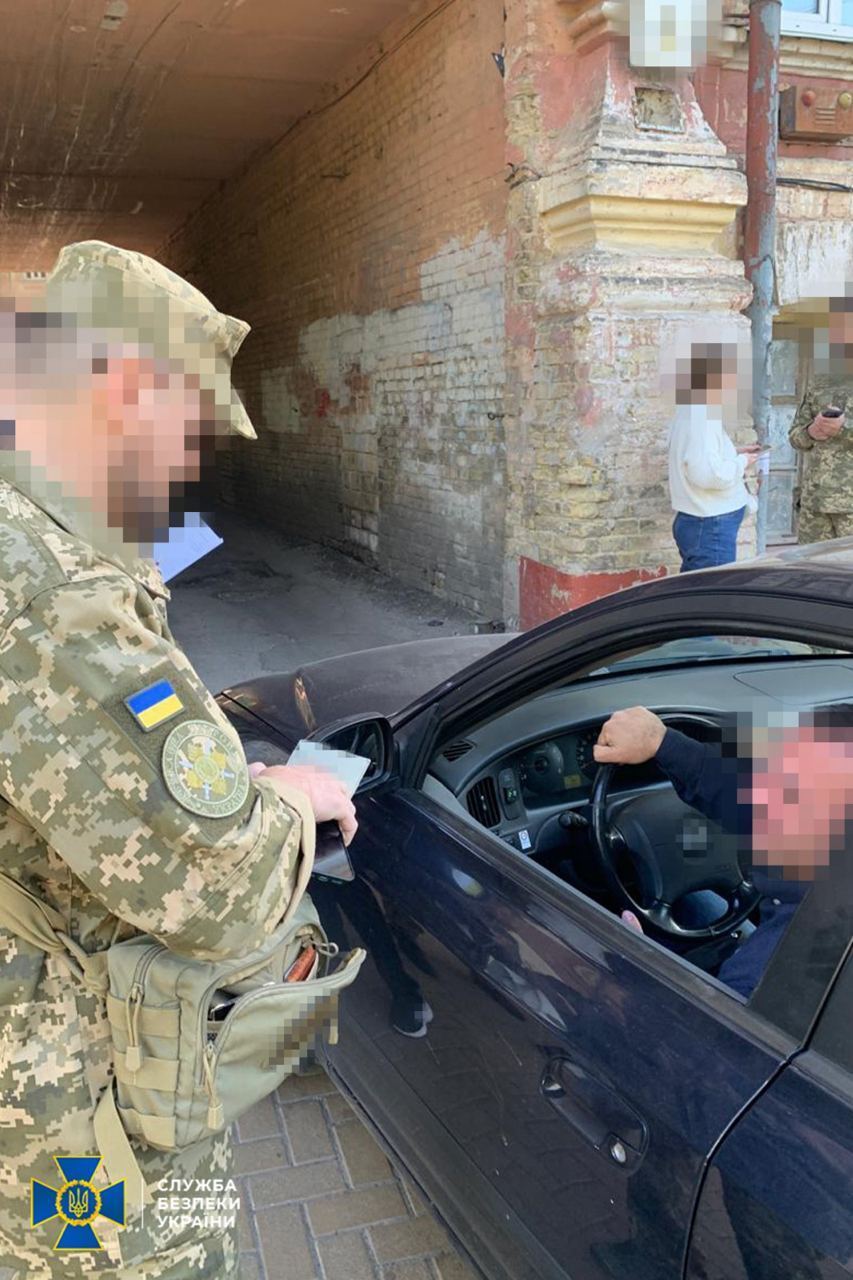 Проверяют документы и могут ограничить проезд: правоохранители проводят мероприятия по обеспечению безопасности в центре Киева. Фото