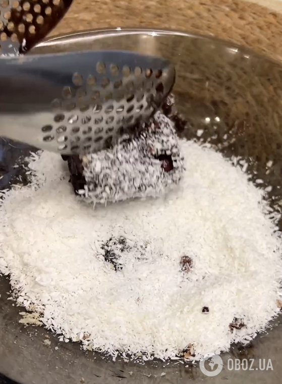 Бісквітні солодкі їжачки в кокосові стружці: десерт, родом з дитинства