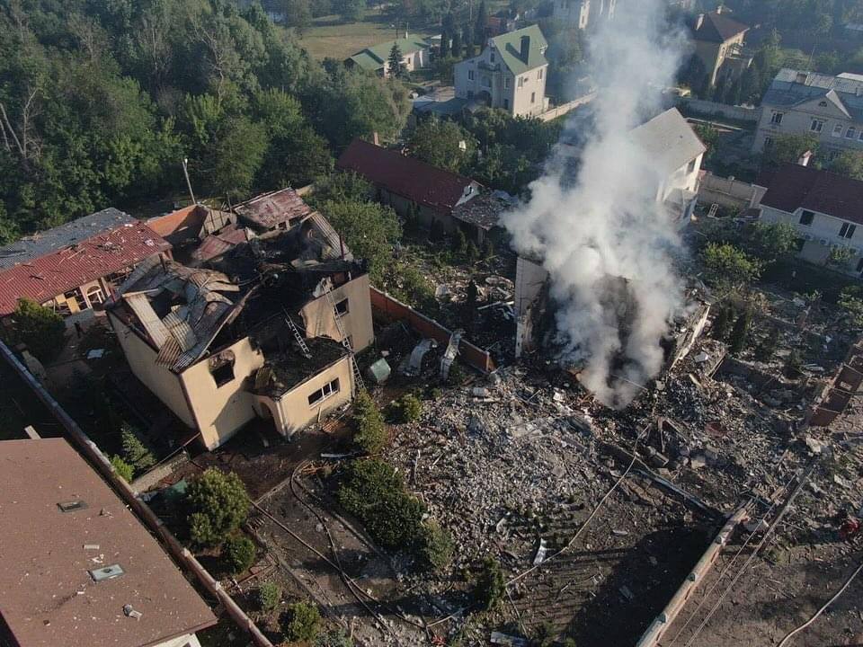 Повреждены десятки домов: появились фото и видео с коптера последствий ночного обстрела Харькова