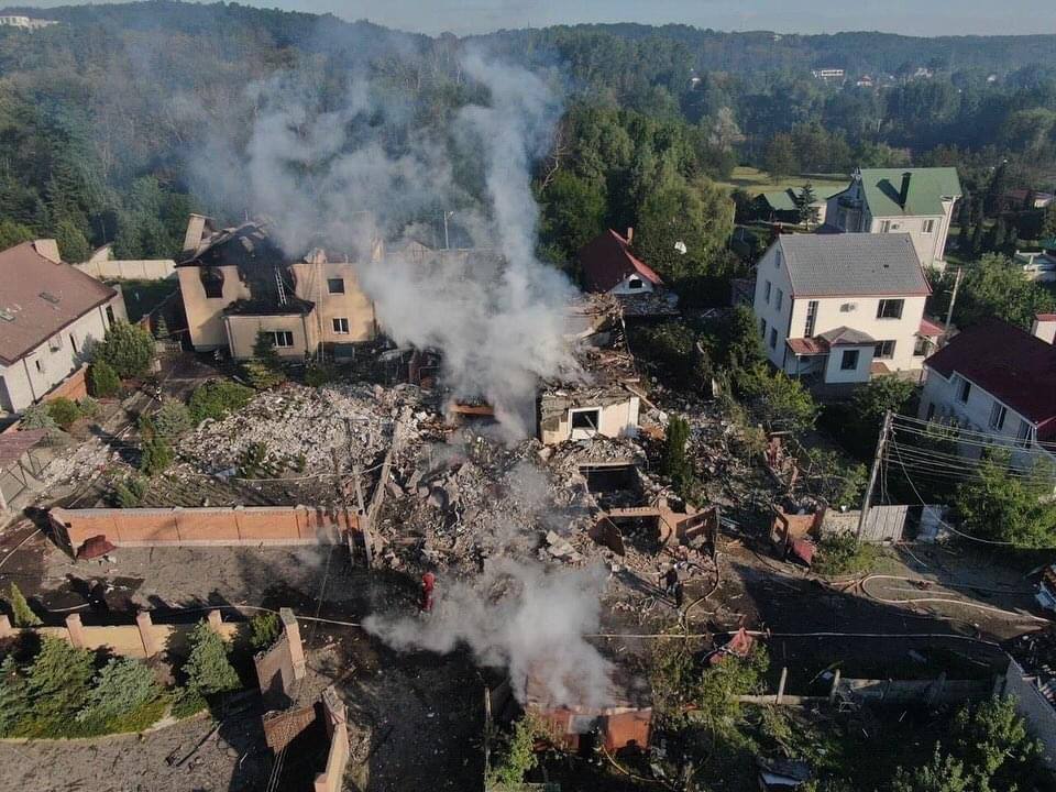 Повреждены десятки домов: появились фото и видео с коптера последствий ночного обстрела Харькова
