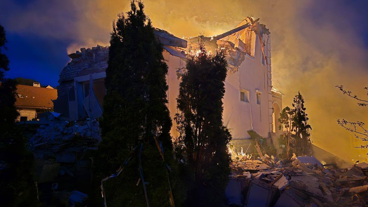Оккупанты ударили по жилой застройке в Харькове: вспыхнули пожары, есть пострадавшие. Фото
