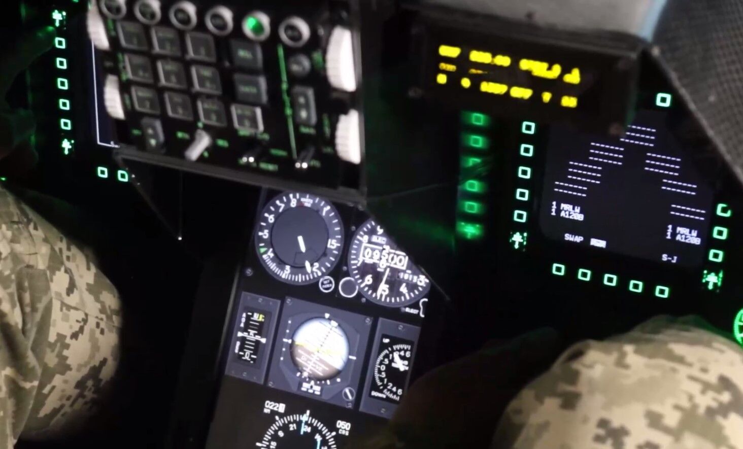 Чехия передала Украине первый тренажер истребителя F-16: Олещук показал видео и раскрыл подробности