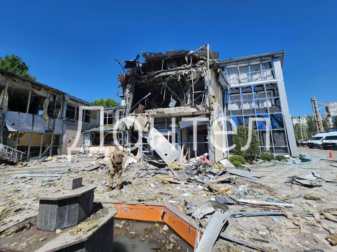 В оккупированном Донецке прогремели взрывы рядом с местом, где захватчики собирались устроить "автопробег". Видео