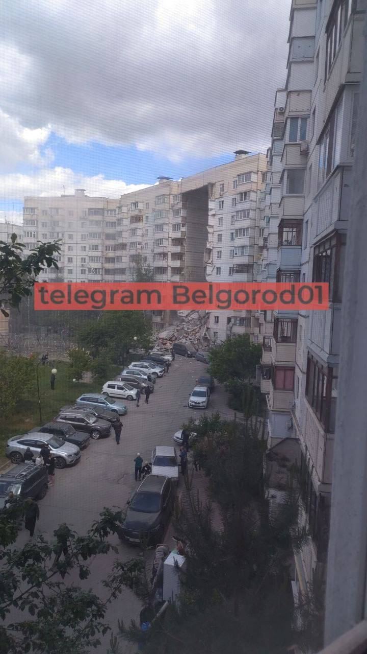 У Бєлгороді через вибух склався цілий під'їзд багатоповерхівки: в РФ заявили про обстріл. Усі деталі, фото і відео