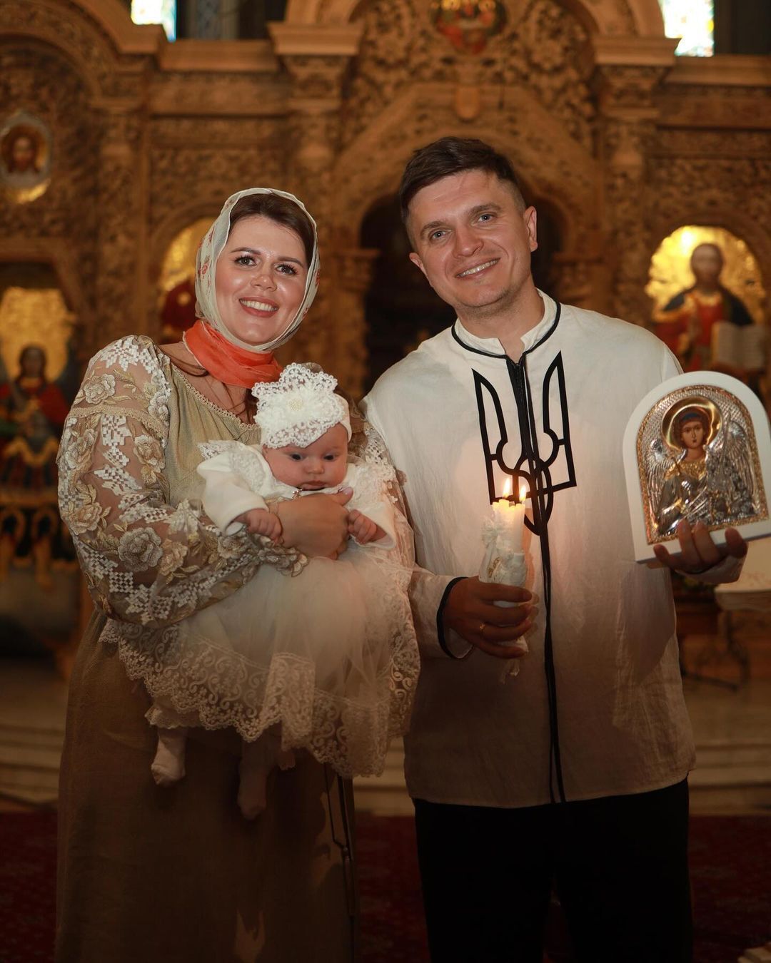 Лиля Ребрик крестила третью дочь и показала своих кумовьев: крестным папой стал известный ведущий. Фото