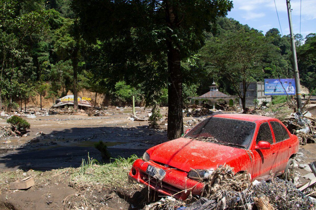 В Индонезии из-за наводнений и оползней погибли 28 человек: что известно
