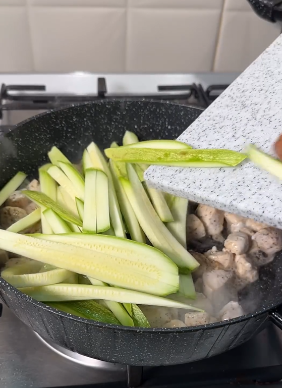 Смачна паста з кабачків замість калорійних макаронів: ідеально приготувати на обід