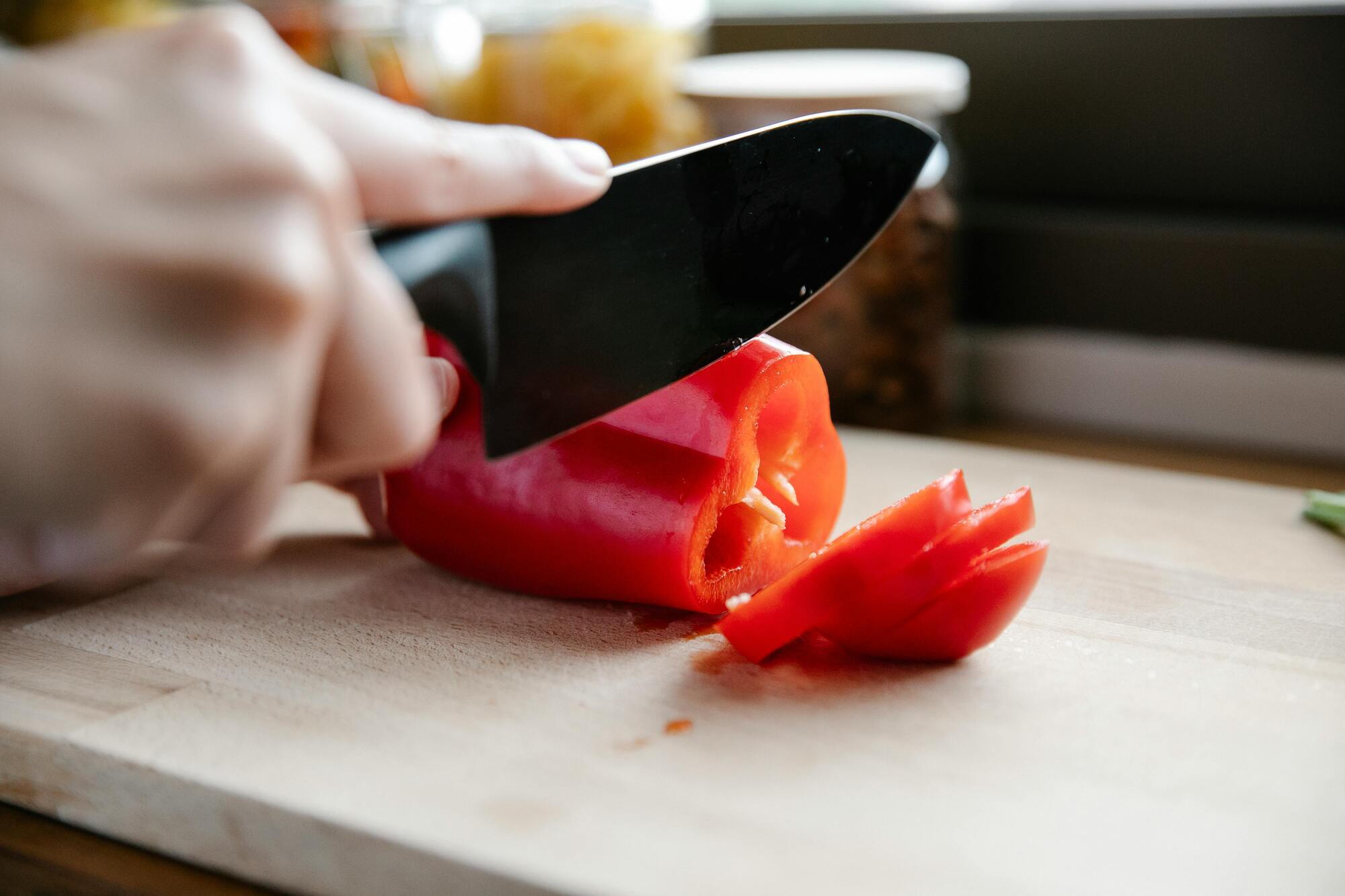 Як правильно використовувати кухонні ножі