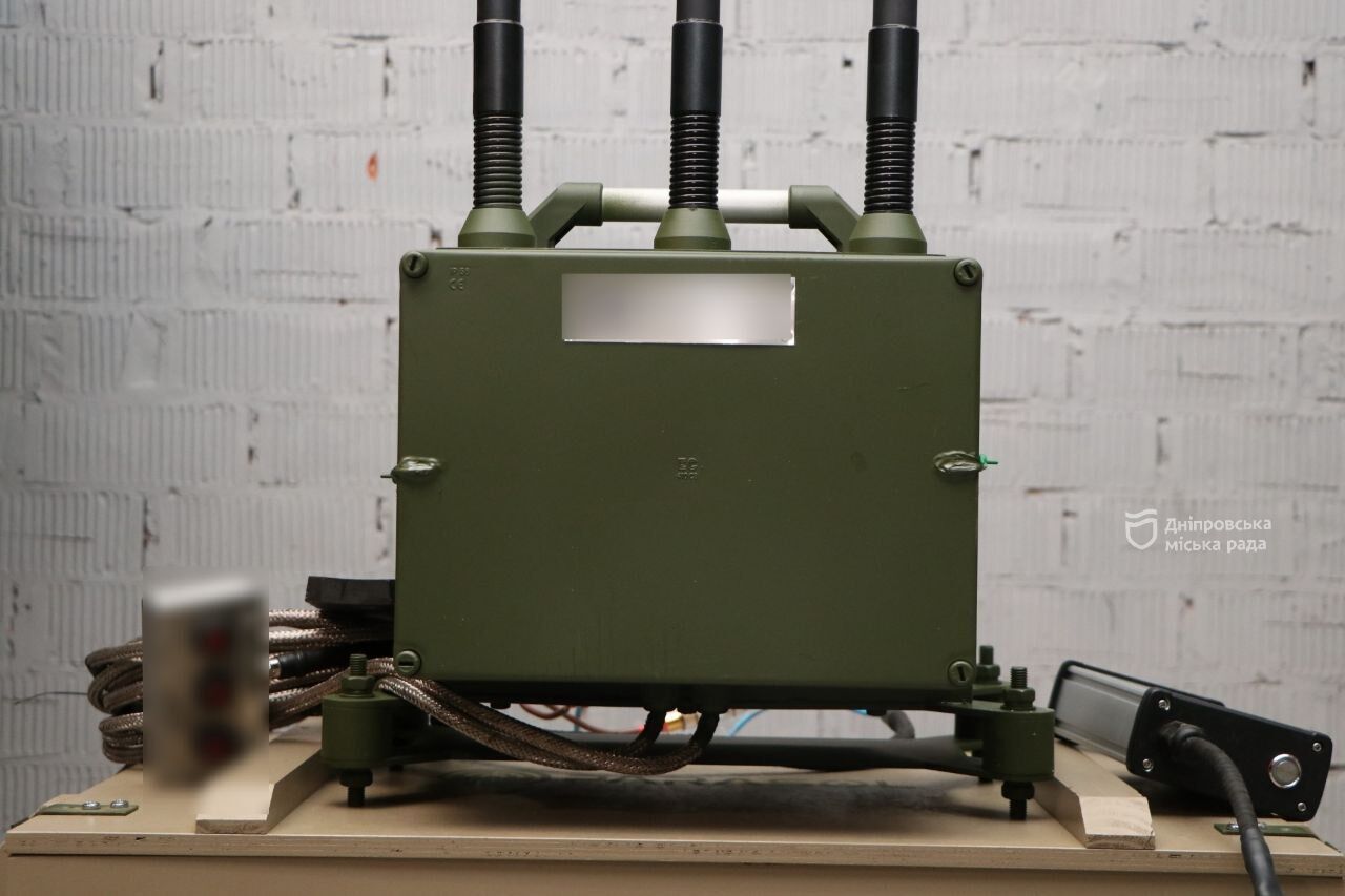 Непомітні для ворога: Дніпро передав захисникам України два унікальні РЕБи