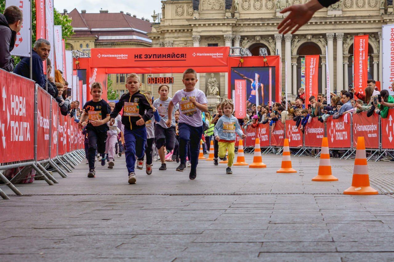 "Не останавливайся": на полумарафоне Новой почты во Львове бегуны собрали 2 млн грн для реабилитации военных
