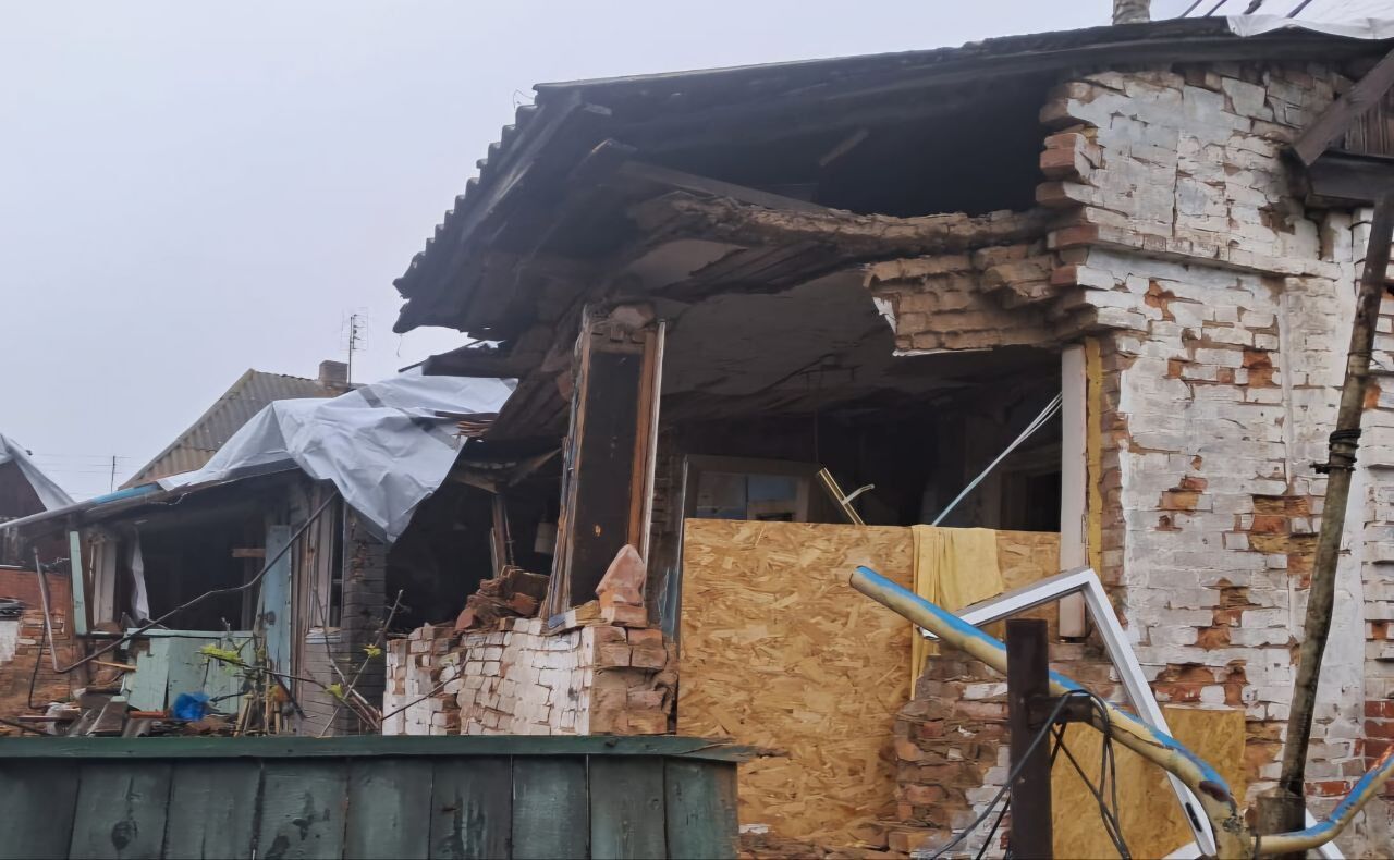  Росіяни обстріляли Нікополь: зруйновані будинки, гуртожиток та ЛЕП. Фото qkxiqdxiqdeihrant
