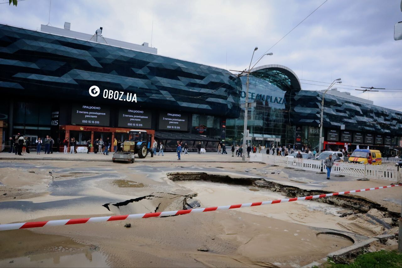 Дорога перетворилась на річку: у Києві біля ТРЦ Ocean Plaza прорвало трубу, відомо подробиці. Фото і відео