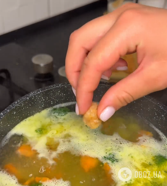Суп с фрикадельками по-новому на обед: добавьте сливки, а также брокколи