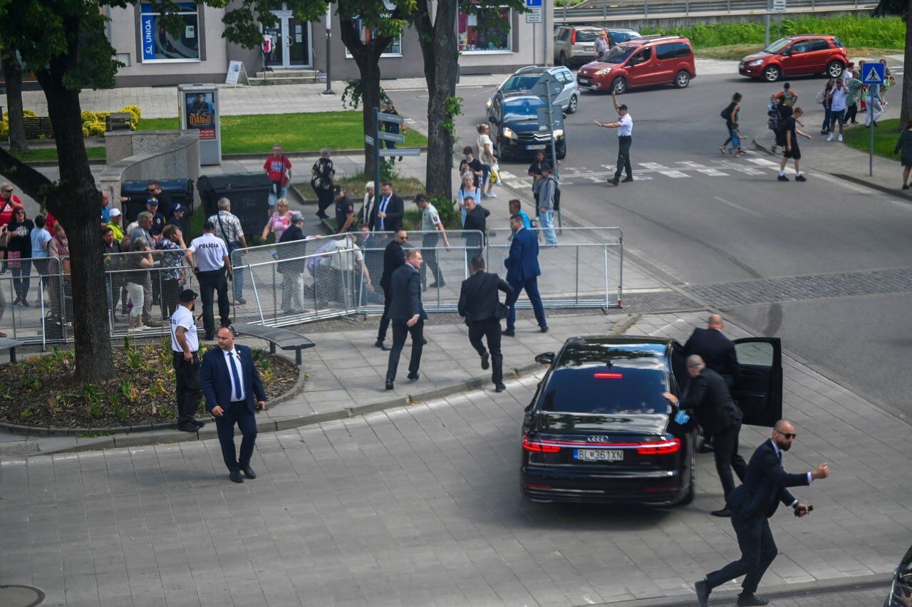 Прем’єр Словаччини Фіцо, на якого скоїли замах, прийшов до тями: з’явилися дані про його стан