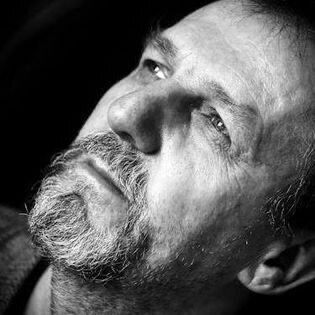 Прем'єра Словаччини Фіцо поранили внаслідок стрілянини: він перебуває в комі. Фото і відео