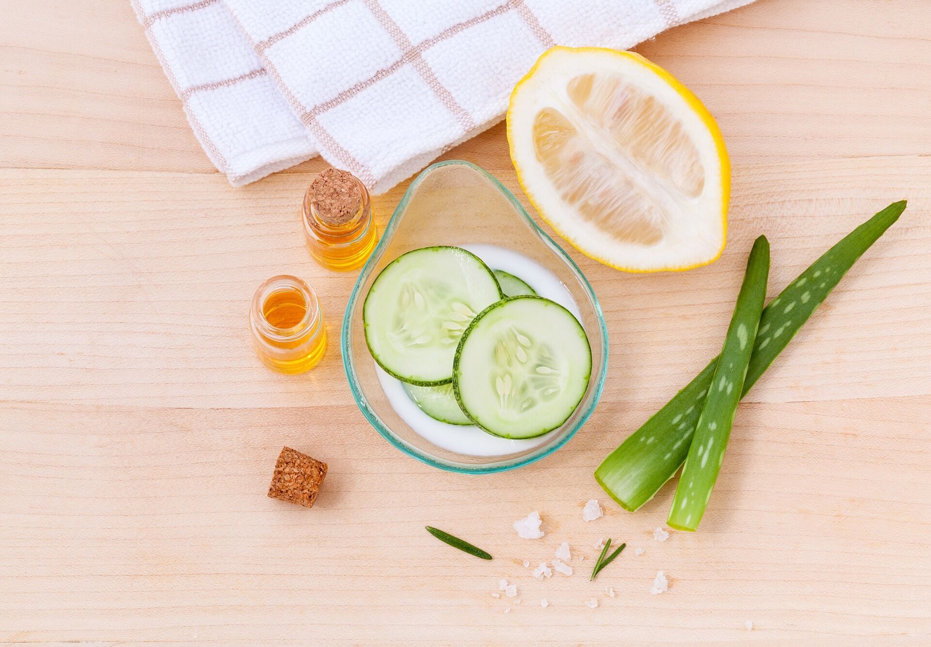 Как избавиться от угрей: 4 эффективных средства для лечения кожи в домашних условиях