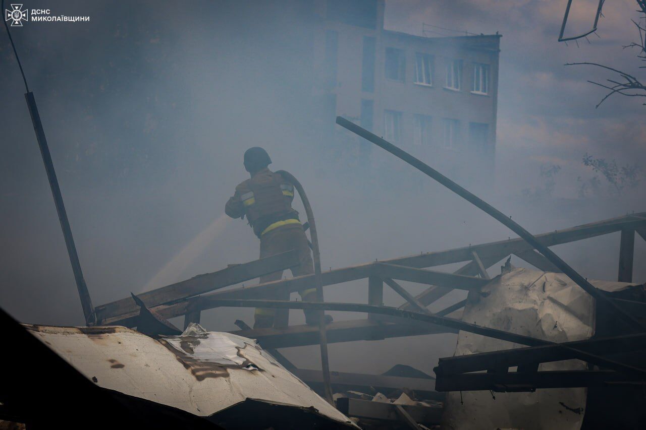 Пожежа після ворожого обстрілу