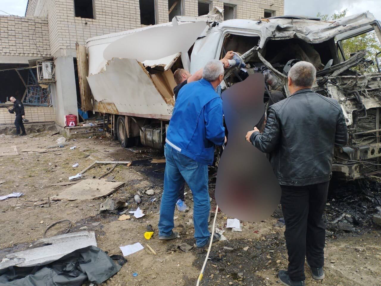 Оккупанты в течение дня обстреливали Херсонщину: поврежден магазин, есть жертва и раненые. Фото