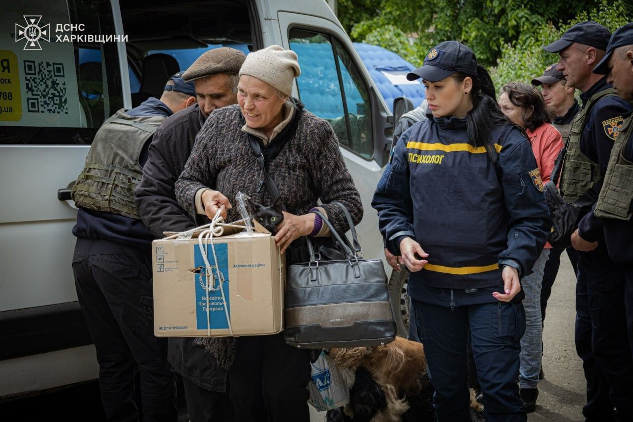 Вивозять під обстрілами: з Харківщини евакуювали майже 9 тисяч жителів. Фото