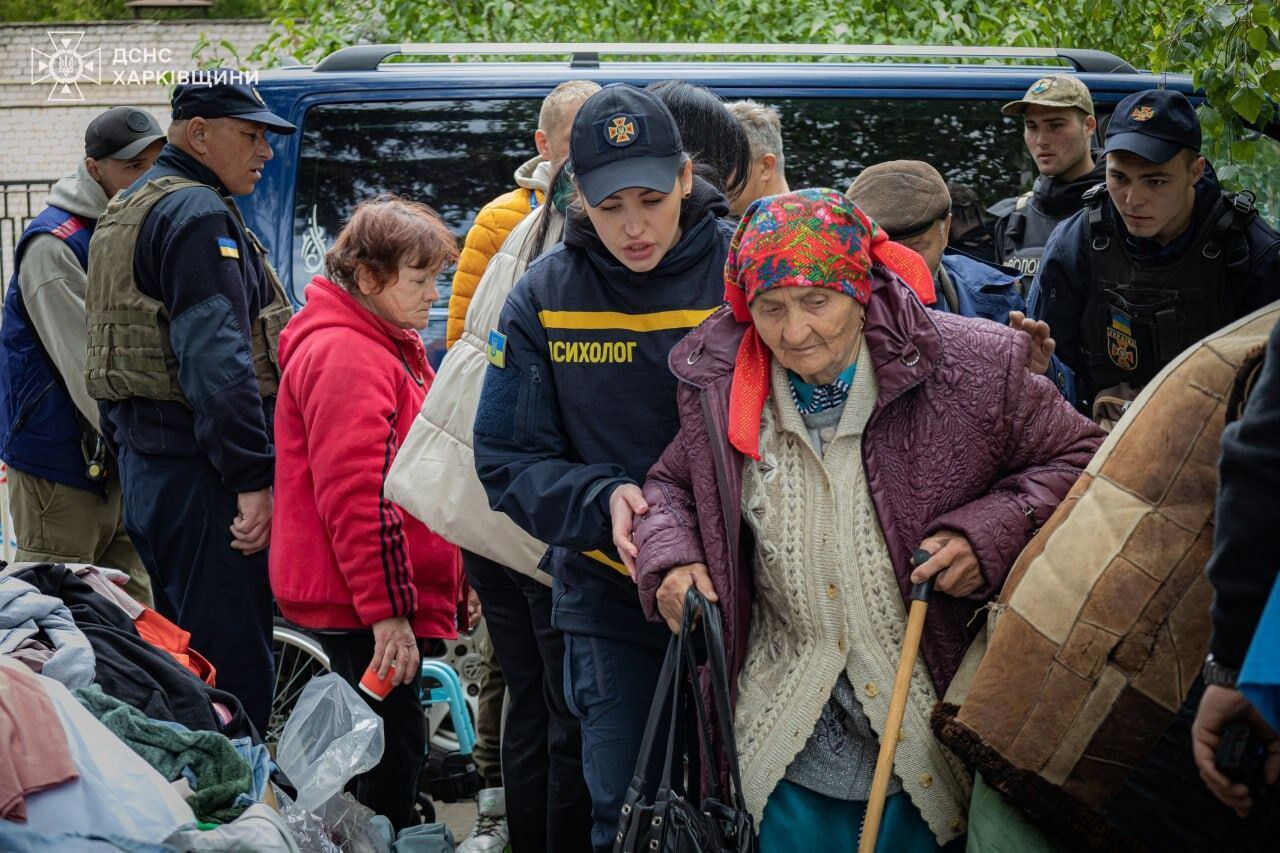 Вивозять під обстрілами: з Харківщини евакуювали майже 9 тисяч жителів. Фото