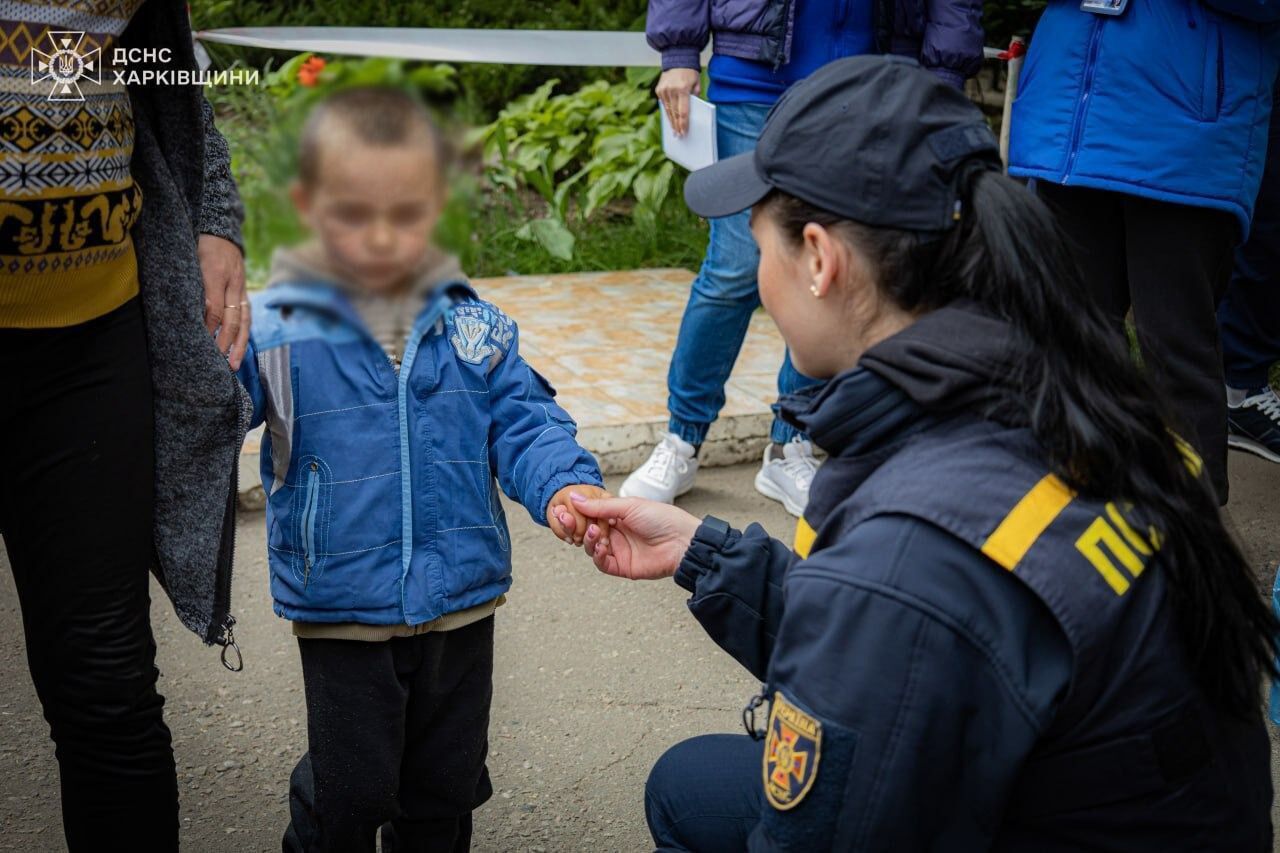 Вивозять під обстрілами: з Харківщини евакуювали майже 9 тисяч жителів. Фото