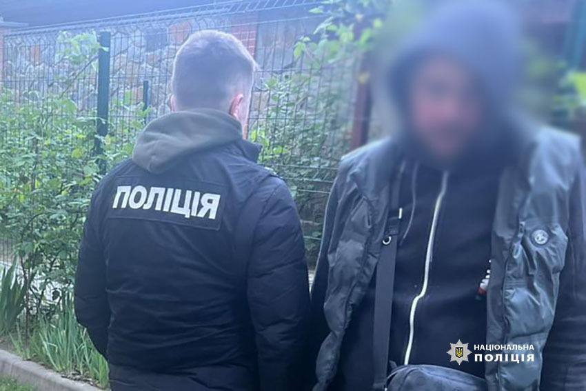 Переправляли ухилянтів в Угорщину, ховаючи їх від тепловізорів: поліцейські Києва викрили зловмисників. Фото