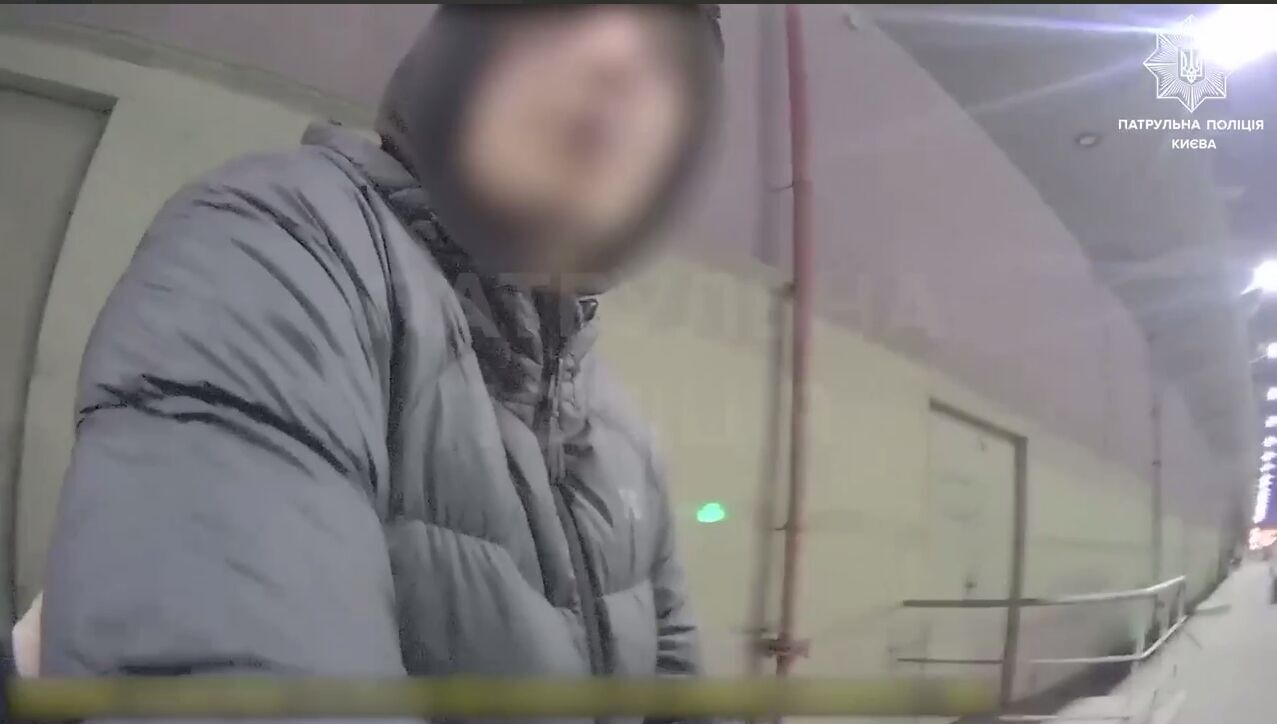 У Києві на Оболоні водій мопеда під наркотиками їздив по зустрічній смузі. Відео і подробиці