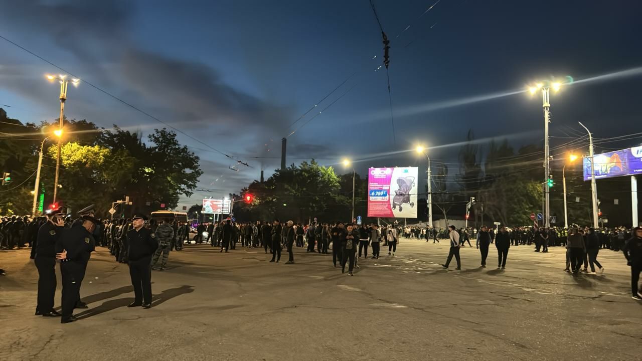 У Киргизстані спалахнули протести після того, як іноземці влаштували масову бійку. Фото і відео