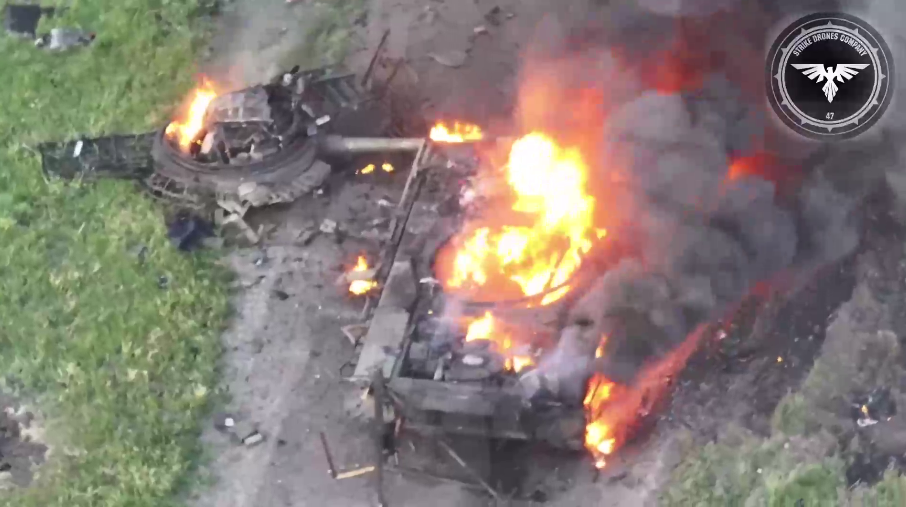 Український дрон майстерно зніс башту російському танкові: видовищні кадри