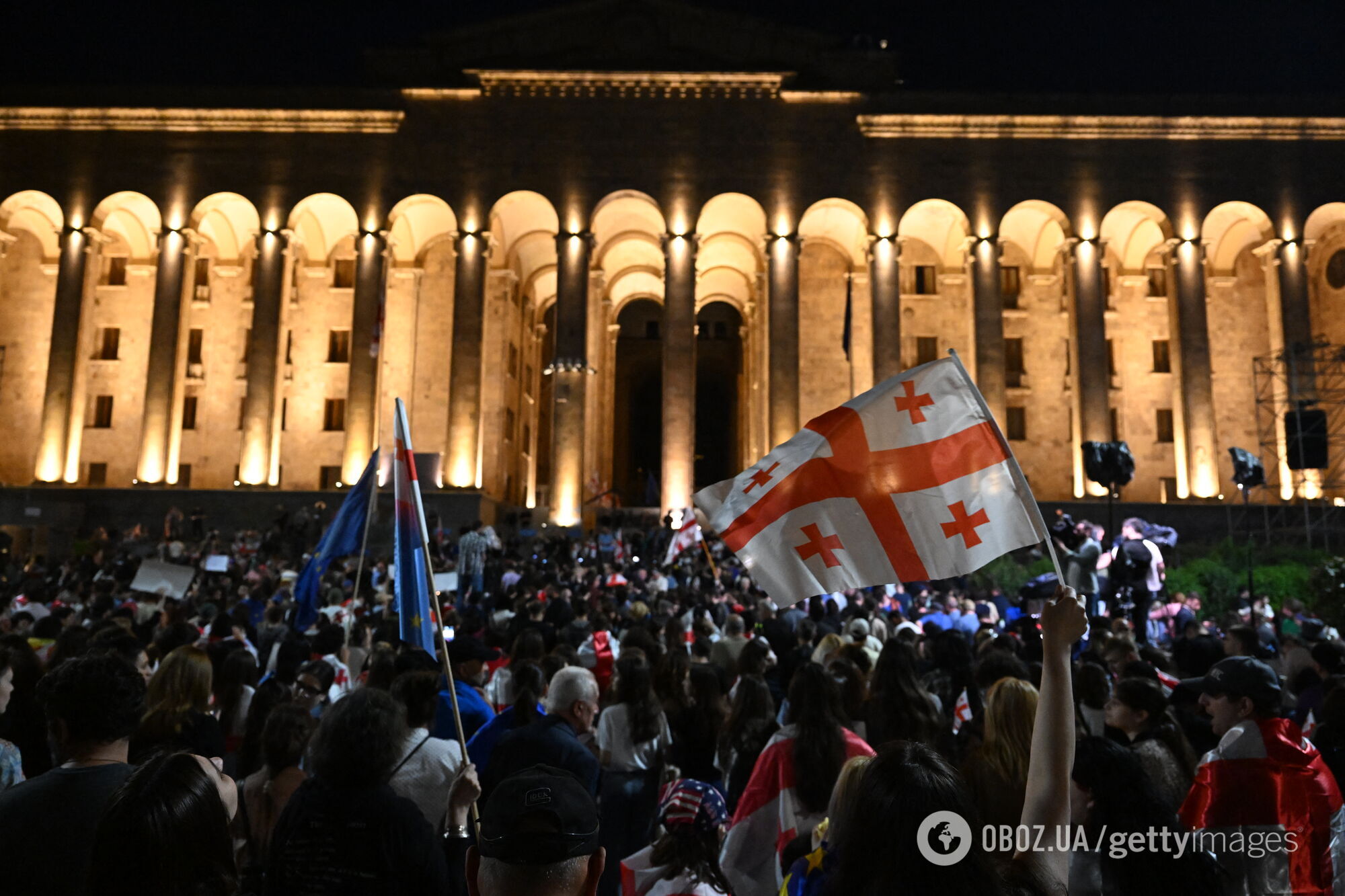 У Грузії тривають масові протести: демонстранти у Тбілісі оголосили безстрокову акцію непокори. Фото і відео
