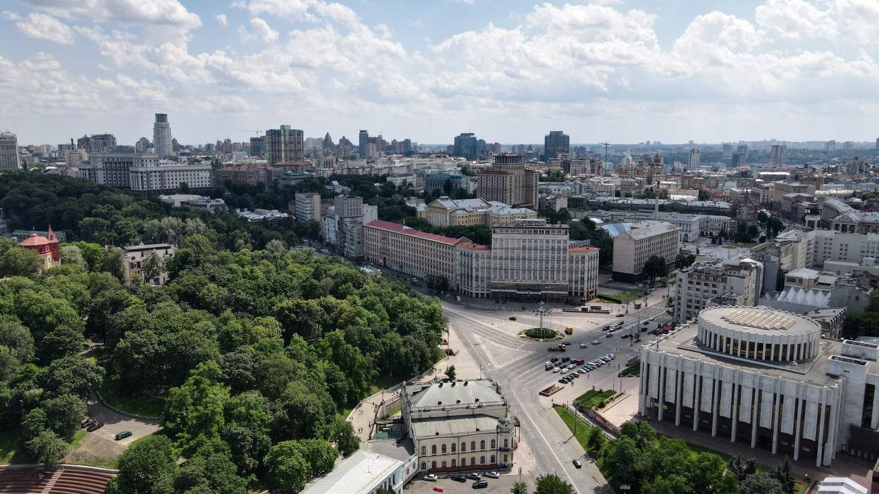 В сети показали, как выглядела улица Грушевского и Европейская площадь на картине 1860 года. Фото