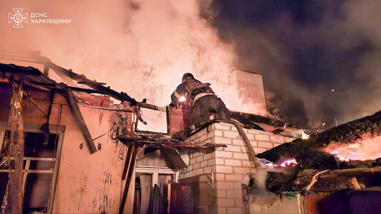 Окупанти вдарили по Харкову "Шахедами": спалахнули пожежі, є постраждалі. Фото і відео