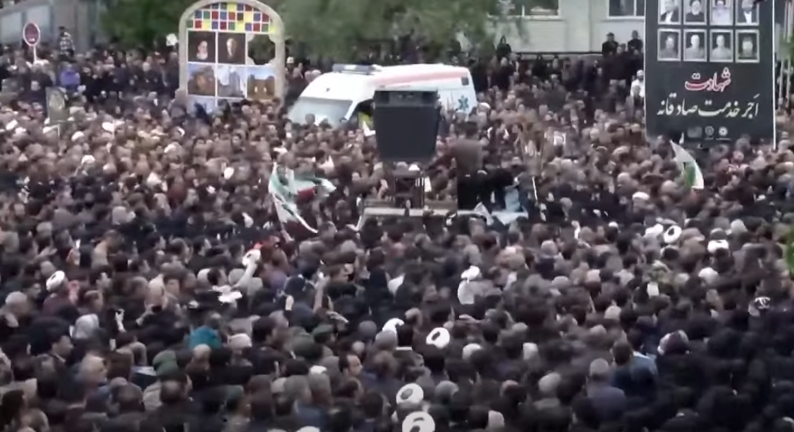 В Иране началась церемония прощания с погибшим в авиакатастрофе Раиси. Видео