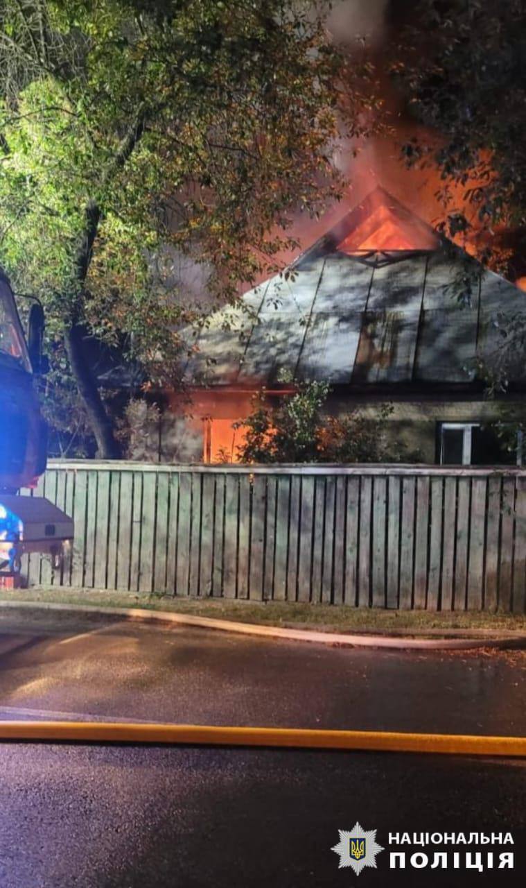 На Київщині сталась пожежа в приватному будинку: серед загиблих є дитина. Подробиці трагедії