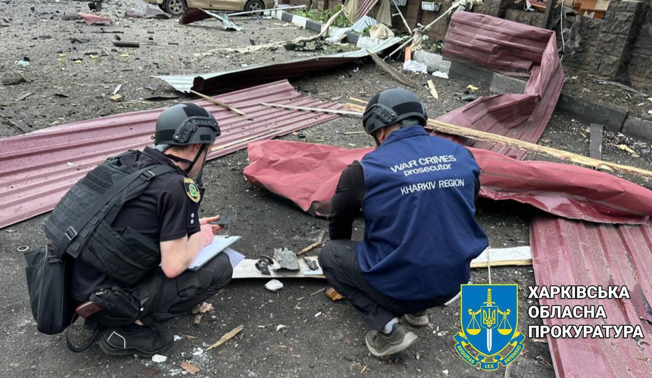 Россияне ударили по Харькову КАБами: 12 человек ранены, среди них ребенок. Фото разрушений