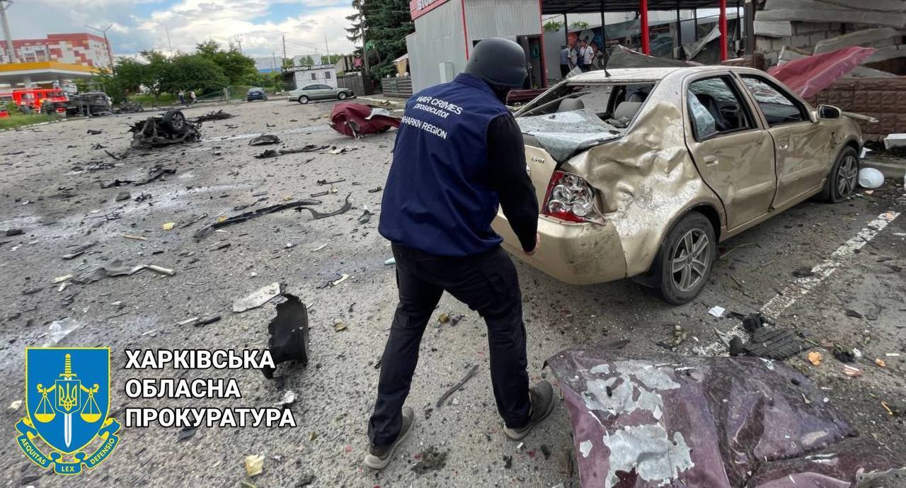 Россияне ударили по Харькову КАБами: 12 человек ранены, среди них ребенок. Фото разрушений