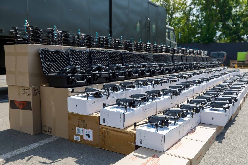 FPV-дроны и "Мавики" с тепловизорами: Порошенко везет на фронт 2 тысячи беспилотников для защитников