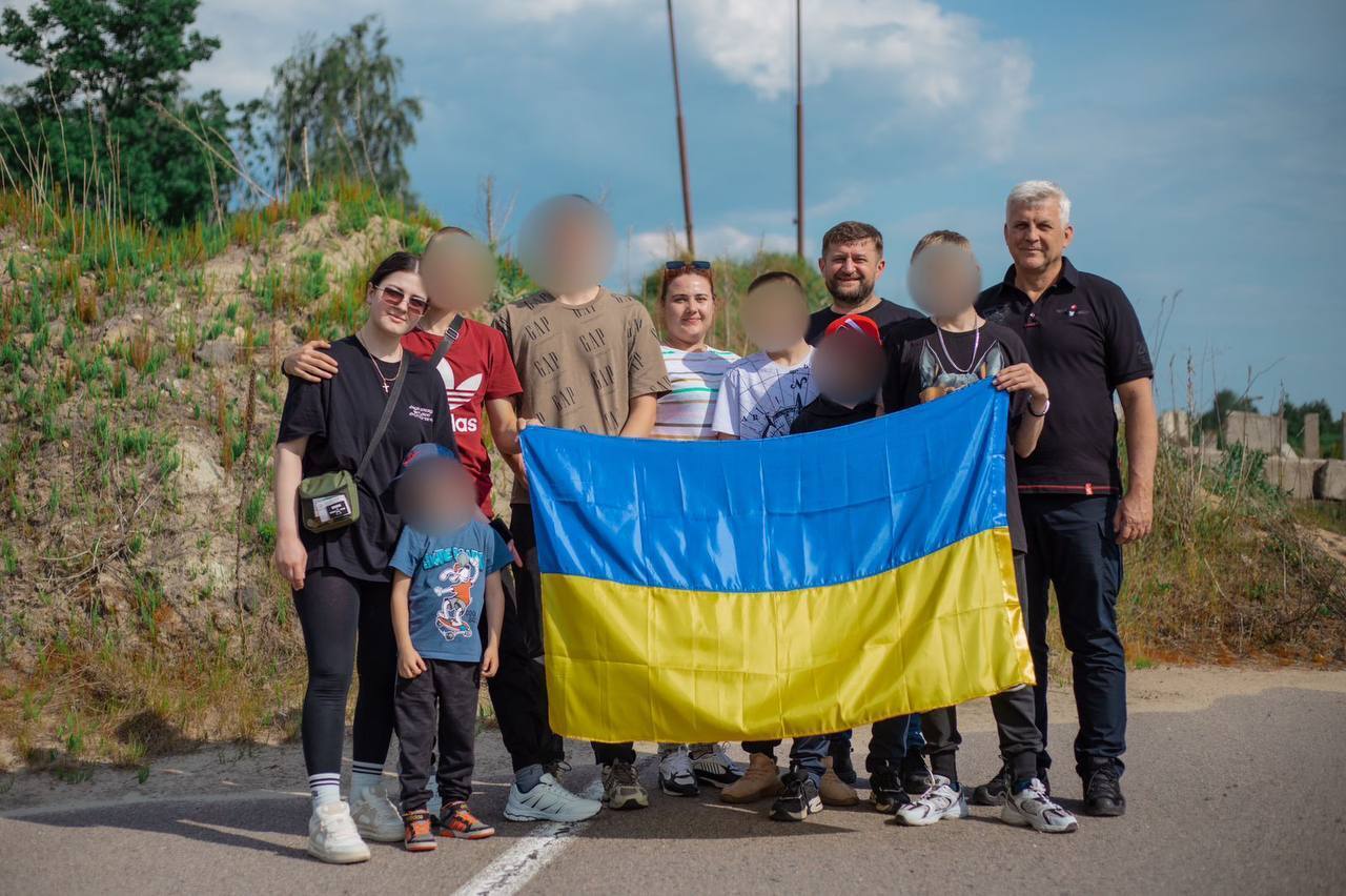 В Украину удалось вернуть еще 13 детей, пострадавших от агрессии РФ. Фото
