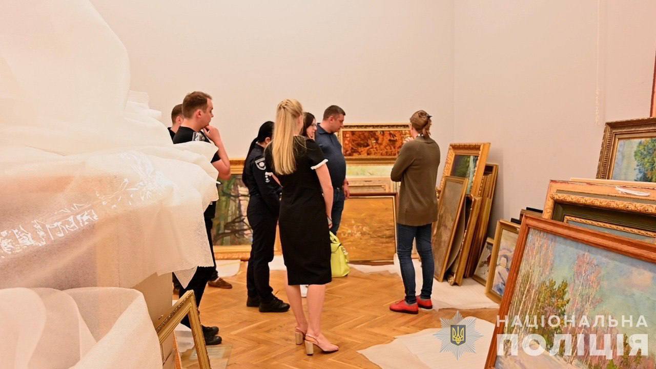 Вилучені 112 картин екснардепа Медведчука передали до Музейного фонду: з'явились подробиці. Фото і відео 