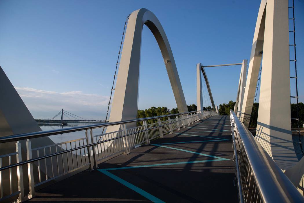 Можна іти й милуватися: Кличко повідомив про відкриття нового мосту-хвилі на Оболоні і показав його згори. Фото і відео