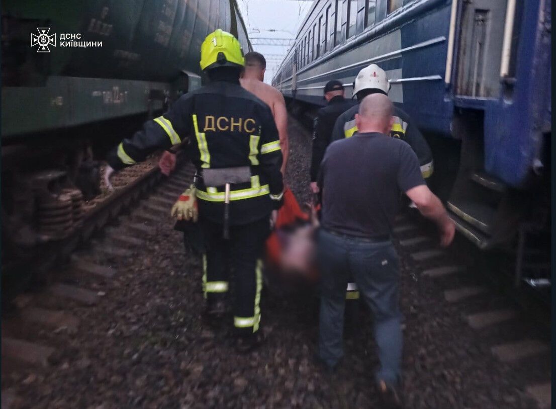 На Київщині розваги підлітків на залізниці ледь не закінчились трагедією: відомо подробиці