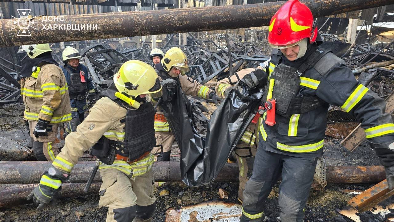 Ліквідація пожежі тривала 16 годин: в МВС показали страшні фото з "Епіцентру" в Харкові