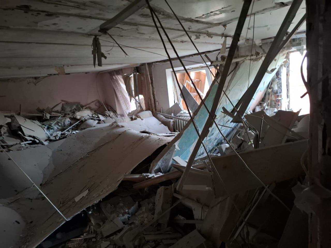 На Днепропетровщине и Николаевщине после ночной атаки РФ повреждены школы, медучреждение и жилые дома