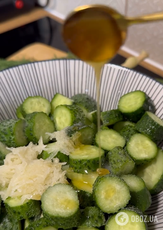 Як замаринувати свіжі огірки за 5 хвилин: з часником, кропом та медом